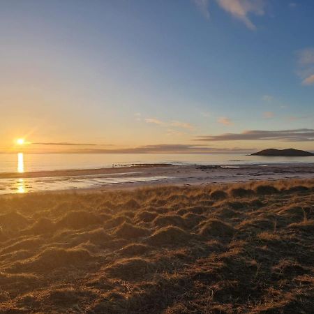 Villa Loch An Eilean Pod Isle Of South Uist Pollachara Esterno foto