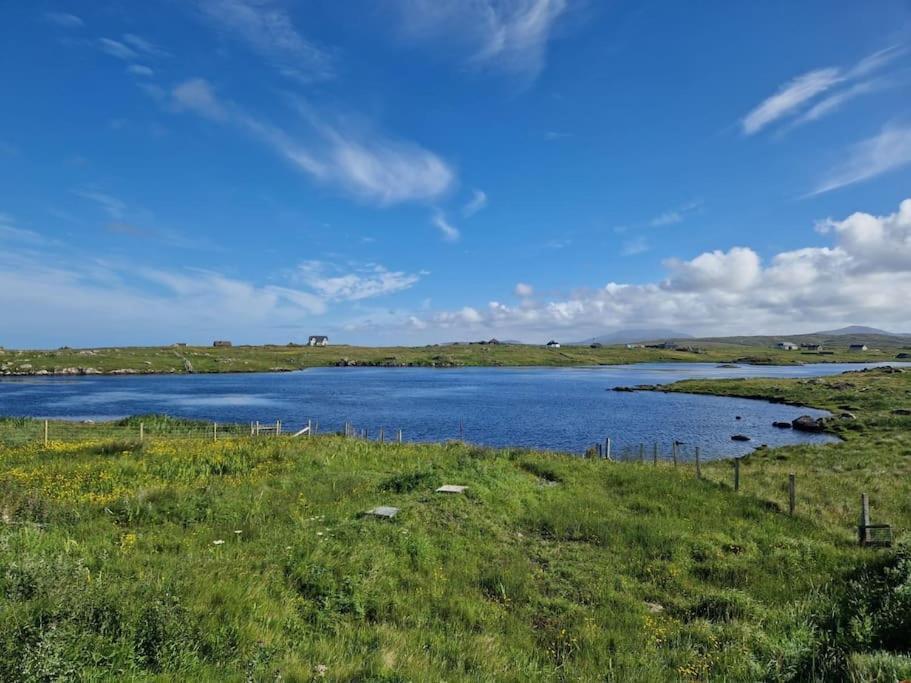 Villa Loch An Eilean Pod Isle Of South Uist Pollachara Esterno foto