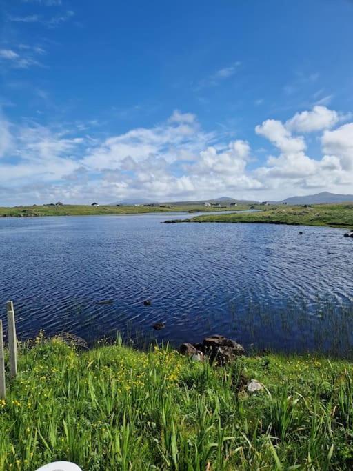 Villa Loch An Eilean Pod Isle Of South Uist Pollachara Esterno foto