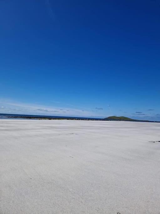 Villa Loch An Eilean Pod Isle Of South Uist Pollachara Esterno foto