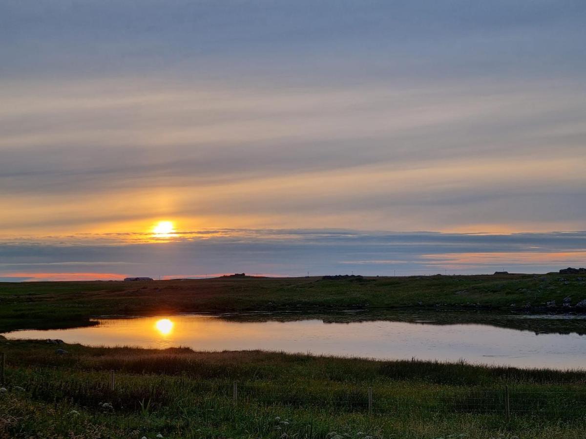 Villa Loch An Eilean Pod Isle Of South Uist Pollachara Esterno foto