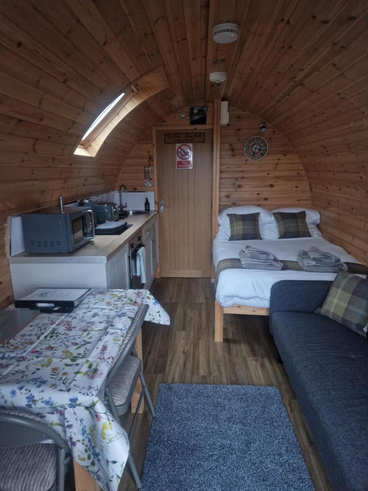 Villa Loch An Eilean Pod Isle Of South Uist Pollachara Esterno foto