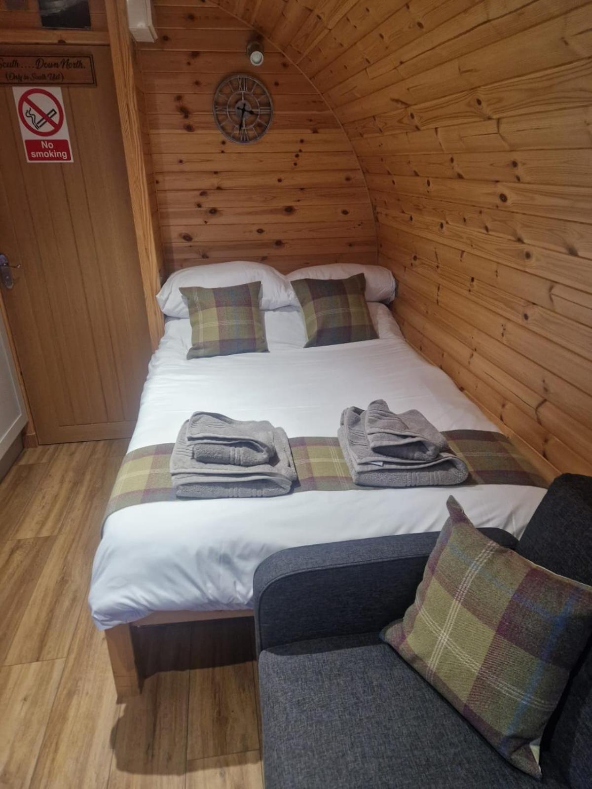 Villa Loch An Eilean Pod Isle Of South Uist Pollachara Esterno foto